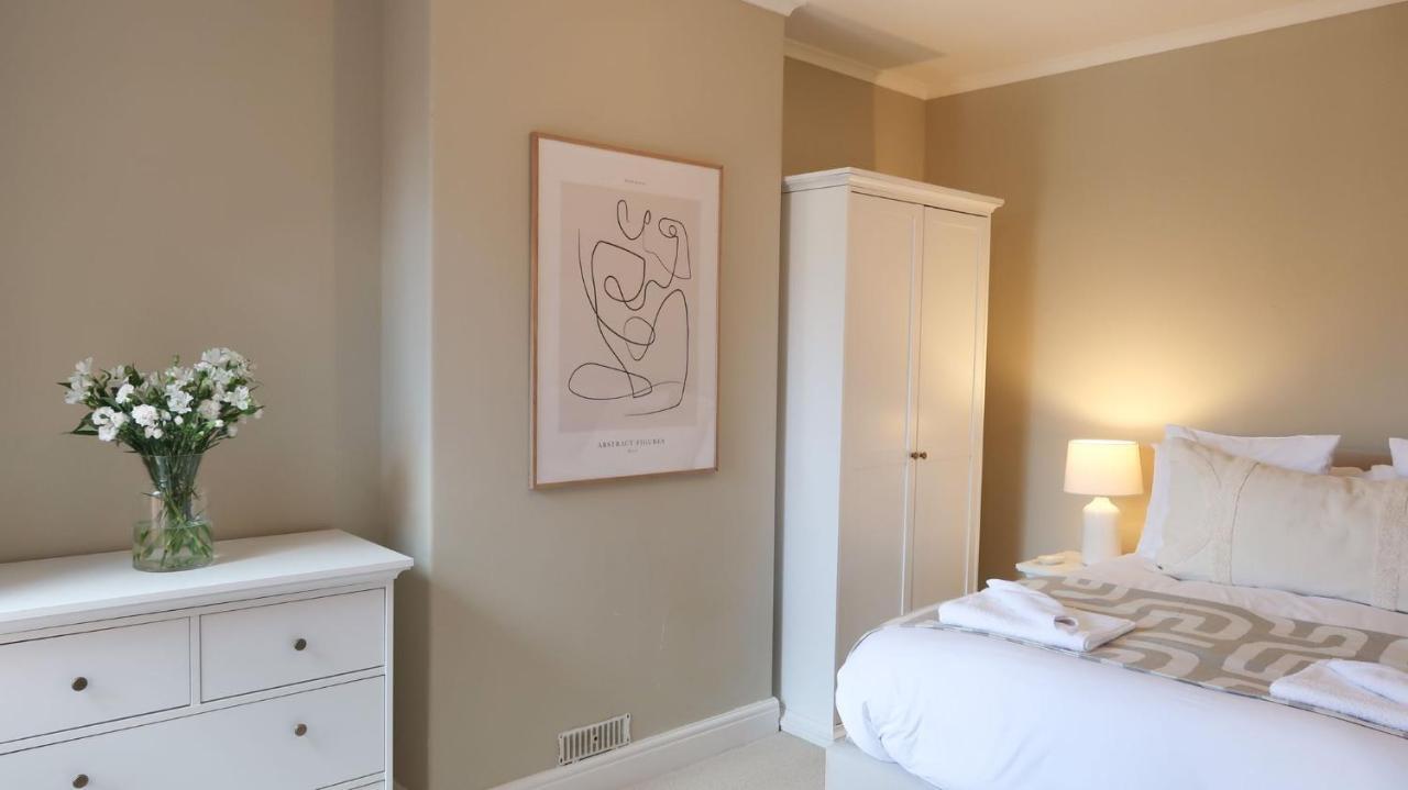 Luxury Living Outside The City Walls - Sleeps Six! Chester Bagian luar foto