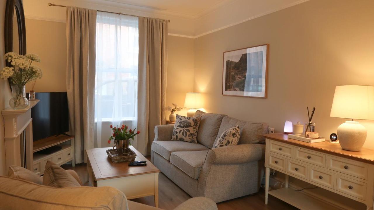 Luxury Living Outside The City Walls - Sleeps Six! Chester Bagian luar foto